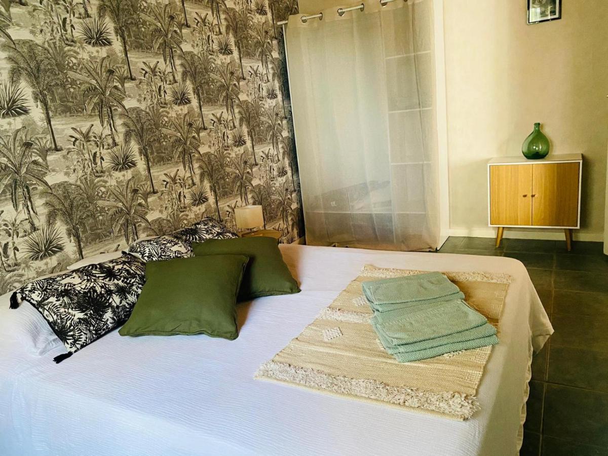 Gite E & M Saint-Denis-de-Pile Екстер'єр фото