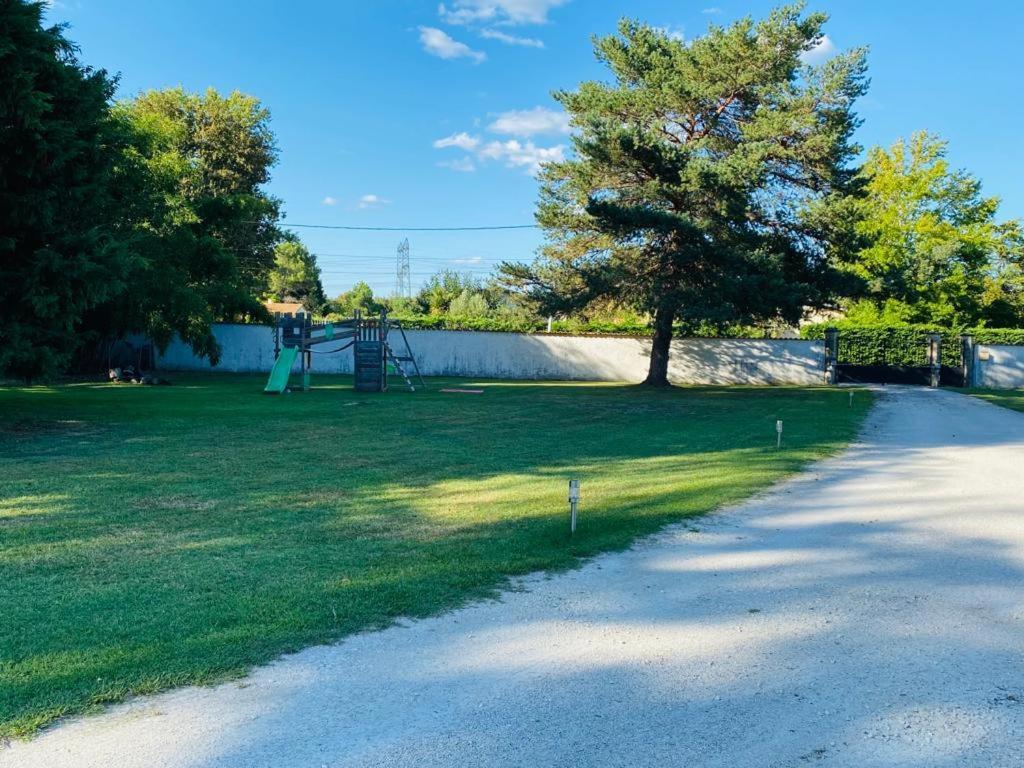 Gite E & M Saint-Denis-de-Pile Екстер'єр фото
